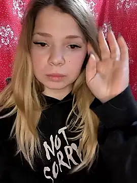 Snapshot of Zuli_Kiska chatting on December 2, 2025, 8:43 pm Zuli Kiska online show from December 2, 2025, 8:43 pm