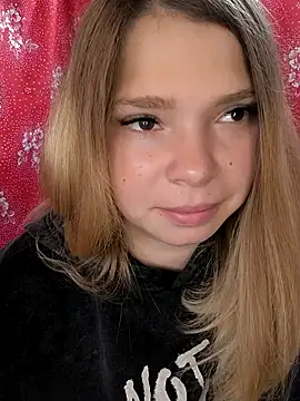 Snapshot of Zuli_Kiska chatting on October 7, 2025, 6:25 am Zuli Kiska online show from October 7, 2025, 6:25 am