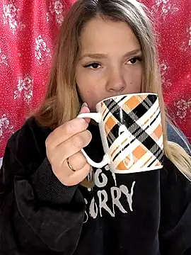 Snapshot of Zuli_Kiska chatting on November 1, 2025, 9:19 pm Zuli Kiska online show from November 1, 2025, 9:19 pm