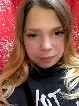 Snapshot of Zuli_Kiska chatting on November 16, 2025, 8:57 pm Zuli Kiska online show from November 16, 2025, 8:57 pm