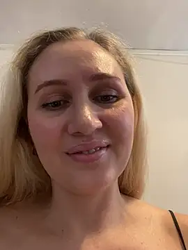 Snapshot of YourBlondee chatting on January 21, 2025, 7:47 am YourBlondee online show from January 21, 2025, 7:47 am