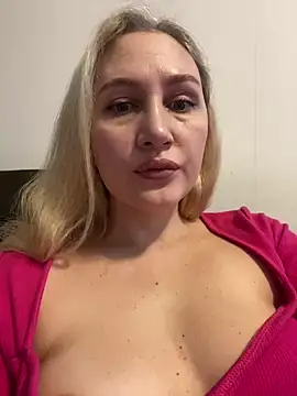 Snapshot of YourBlondee chatting on January 20, 2025, 5:04 am YourBlondee online show from January 20, 2025, 5:04 am