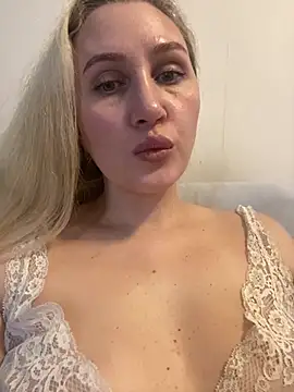Snapshot of YourBlondee chatting on January 22, 2025, 4:23 am YourBlondee online show from January 22, 2025, 4:23 am