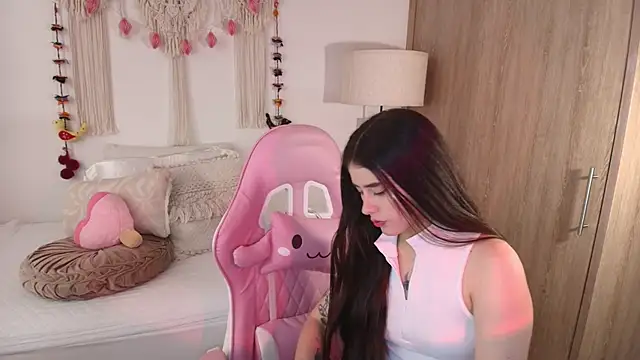 Snapshot of iriswest_ chatting on February 12, 2026, 10:42 pm iriswest online show from February 12, 2026, 10:42 pm