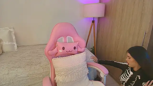 iriswest  online show from October 25, 2025, 12:10 am