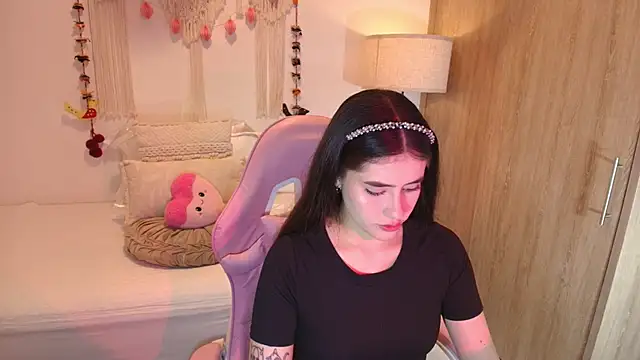 Snapshot of iriswest_ chatting on February 7, 2026, 12:07 am iriswest online show from February 7, 2026, 12:07 am