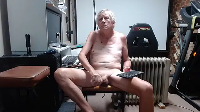 unclek23 online show from February 11, 2026, 11:48 pm