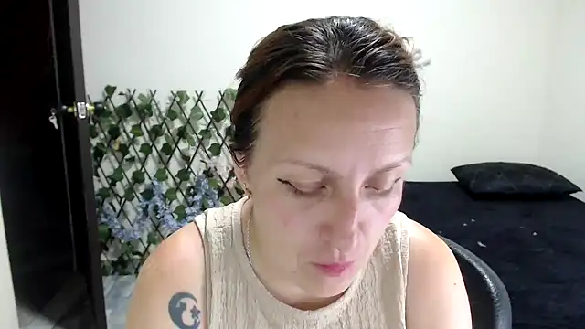 Snapshot of kittykalor09 chatting on July 1, 2026, 3:29 am kittykalor09 online show from July 1, 2026, 3:29 am