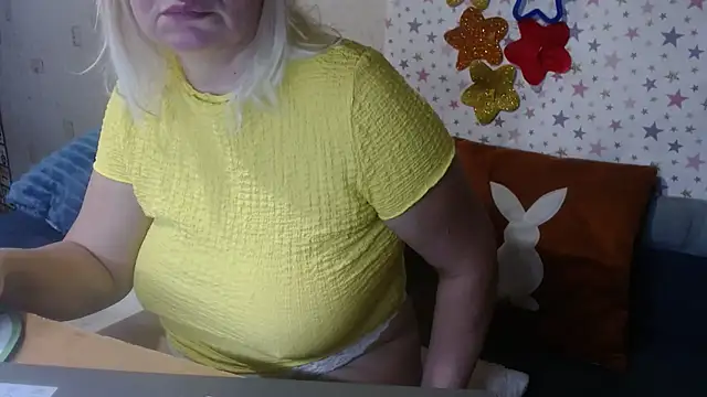 QueenLana online show from November 15, 2025, 5:11 am