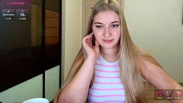 Adr1ana  online show from November 28, 2025, 4:56 am