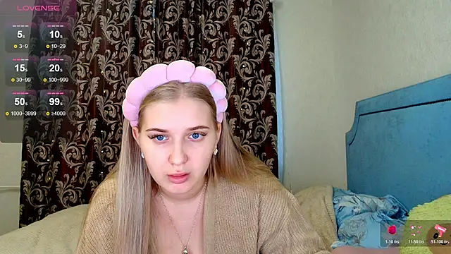 Adr1ana  online show from December 3, 2025, 8:47 am