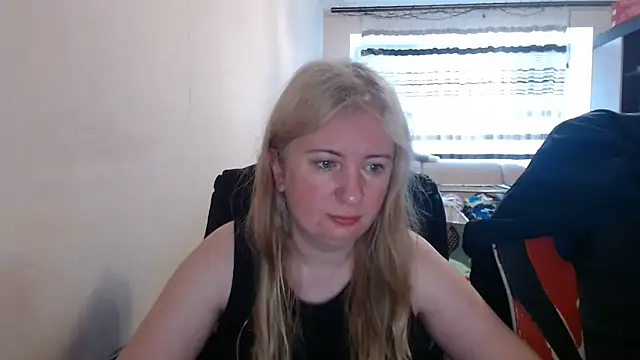 Snapshot of PeterAndJen chatting on June 12, 2026, 5:16 am PeterAndJen online show from June 12, 2026, 5:16 am
