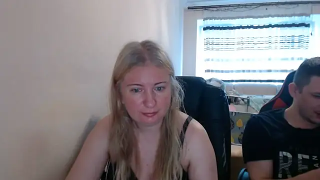 Snapshot of PeterAndJen chatting on June 19, 2026, 5:13 am PeterAndJen online show from June 19, 2026, 5:13 am
