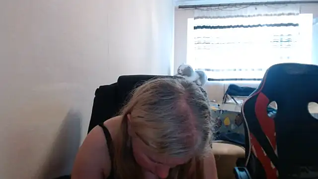 Snapshot of PeterAndJen chatting on June 29, 2026, 10:15 am PeterAndJen online show from June 29, 2026, 10:15 am