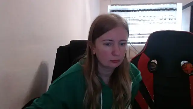 PeterAndJen online show from October 20, 2025, 6:26 am