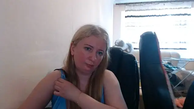 Snapshot of PeterAndJen chatting on June 27, 2026, 12:22 pm PeterAndJen online show from June 27, 2026, 12:22 pm