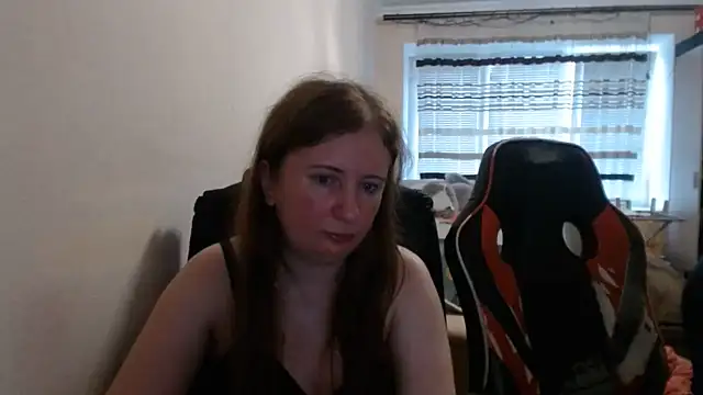 Snapshot of PeterAndJen chatting on July 19, 2026, 6:48 pm PeterAndJen online show from July 19, 2026, 6:48 pm