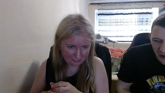 Snapshot of PeterAndJen chatting on June 12, 2026, 5:21 pm PeterAndJen online show from June 12, 2026, 5:21 pm