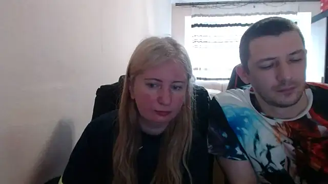 Snapshot of PeterAndJen chatting on June 3, 2026, 6:36 am PeterAndJen online show from June 3, 2026, 6:36 am