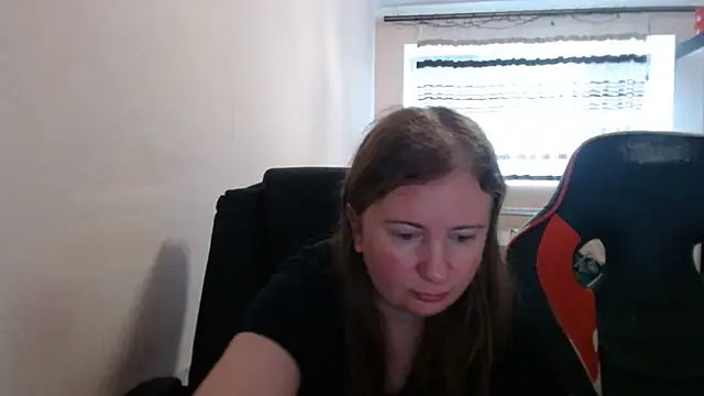 Snapshot of PeterAndJen chatting on July 28, 2026, 6:43 am PeterAndJen online show from July 28, 2026, 6:43 am