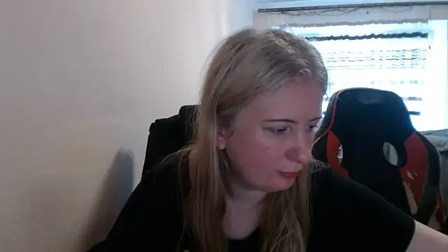 Snapshot of PeterAndJen chatting on June 21, 2026, 6:08 am PeterAndJen online show from June 21, 2026, 6:08 am