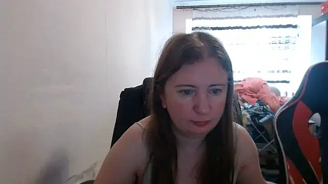Snapshot of PeterAndJen chatting on July 14, 2026, 5:12 am PeterAndJen online show from July 14, 2026, 5:12 am