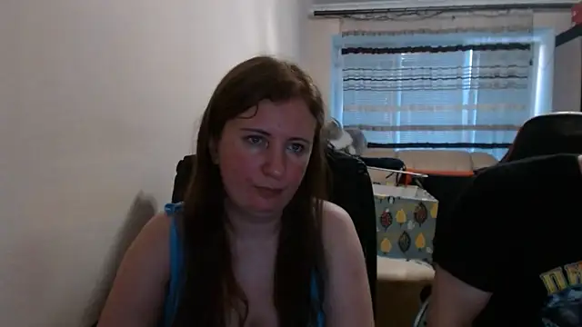 Snapshot of PeterAndJen chatting on July 3, 2026, 5:41 pm PeterAndJen online show from July 3, 2026, 5:41 pm