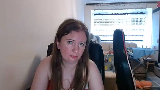 Snapshot of PeterAndJen chatting on July 5, 2026, 5:14 am PeterAndJen online show from July 5, 2026, 5:14 am