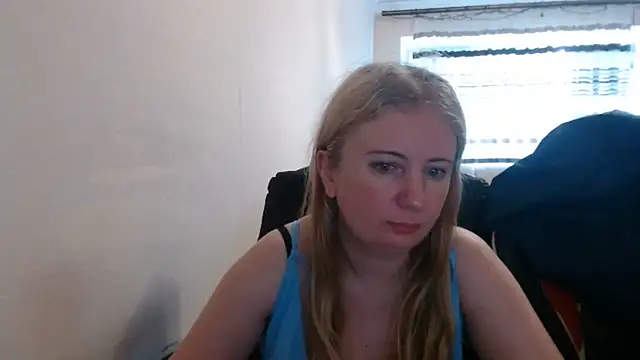 Snapshot of PeterAndJen chatting on June 27, 2026, 5:57 am PeterAndJen online show from June 27, 2026, 5:57 am