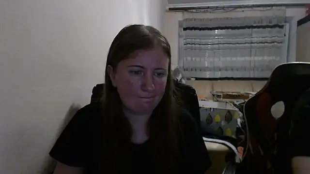 Snapshot of PeterAndJen chatting on July 28, 2026, 7:39 pm PeterAndJen online show from July 28, 2026, 7:39 pm