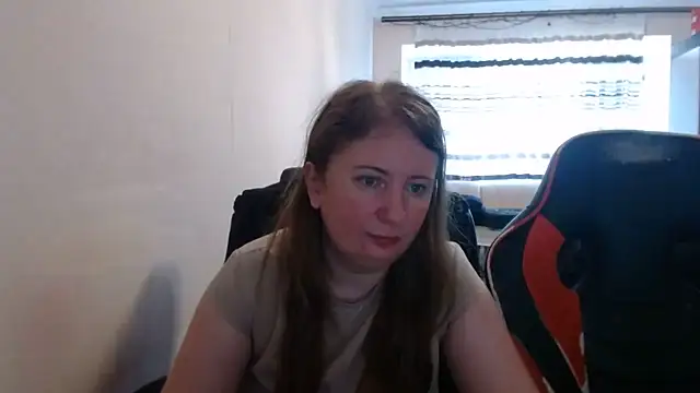 Snapshot of PeterAndJen chatting on July 25, 2026, 5:59 am PeterAndJen online show from July 25, 2026, 5:59 am