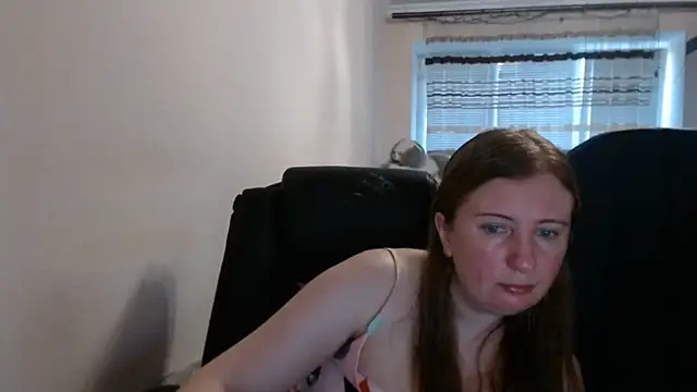 Snapshot of PeterAndJen chatting on July 8, 2026, 7:47 pm PeterAndJen online show from July 8, 2026, 7:47 pm