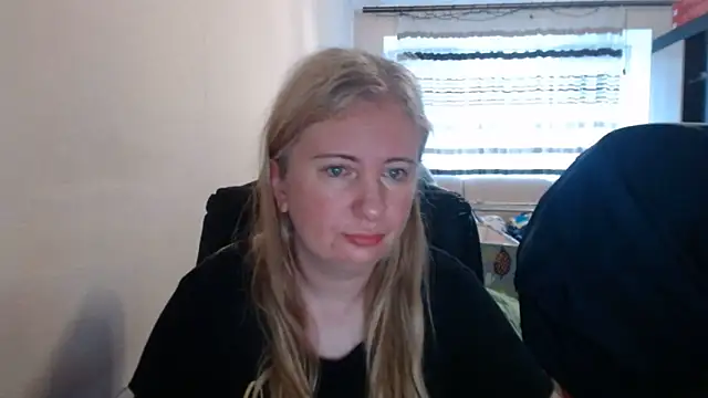 Snapshot of PeterAndJen chatting on June 11, 2026, 4:42 am PeterAndJen online show from June 11, 2026, 4:42 am