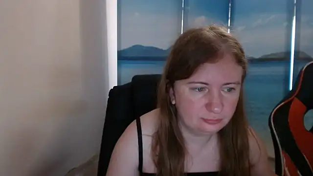 Snapshot of PeterAndJen chatting on August 4, 2026, 5:23 am PeterAndJen online show from August 4, 2026, 5:23 am