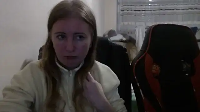 PeterAndJen online show from November 7, 2025, 7:29 pm