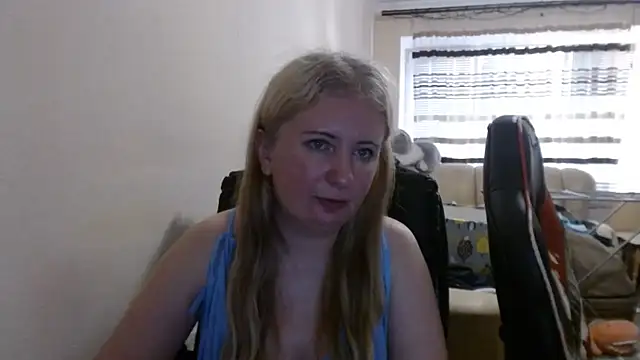 Snapshot of PeterAndJen chatting on June 26, 2026, 5:41 pm PeterAndJen online show from June 26, 2026, 5:41 pm