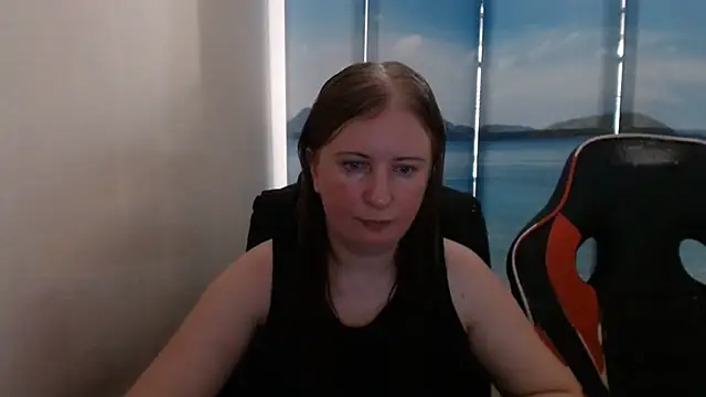Snapshot of PeterAndJen chatting on July 31, 2026, 5:32 pm PeterAndJen online show from July 31, 2026, 5:32 pm