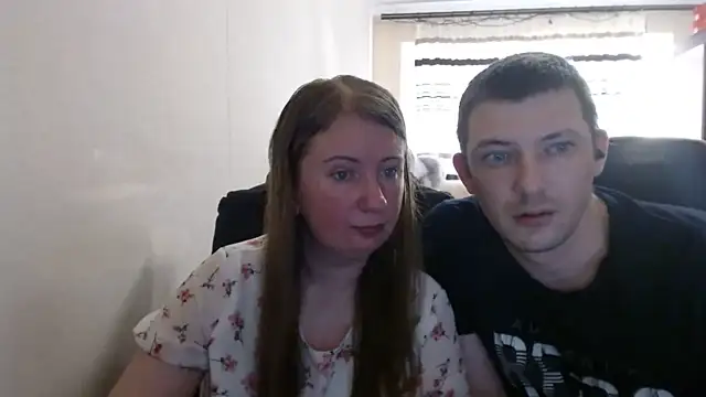 Snapshot of PeterAndJen chatting on July 5, 2026, 5:20 pm PeterAndJen online show from July 5, 2026, 5:20 pm