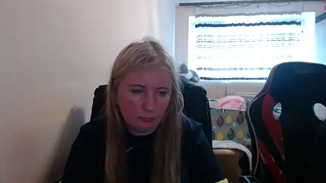 Snapshot of PeterAndJen chatting on June 1, 2026, 6:18 pm PeterAndJen online show from June 1, 2026, 6:18 pm