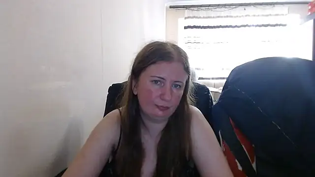 Snapshot of PeterAndJen chatting on July 15, 2026, 5:53 pm PeterAndJen online show from July 15, 2026, 5:53 pm