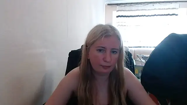 Snapshot of PeterAndJen chatting on June 16, 2026, 5:46 pm PeterAndJen online show from June 16, 2026, 5:46 pm