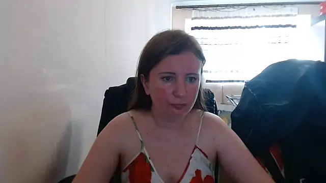 Snapshot of PeterAndJen chatting on July 2, 2026, 5:30 pm PeterAndJen online show from July 2, 2026, 5:30 pm