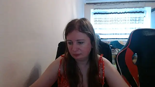 Snapshot of PeterAndJen chatting on July 12, 2026, 5:19 am PeterAndJen online show from July 12, 2026, 5:19 am