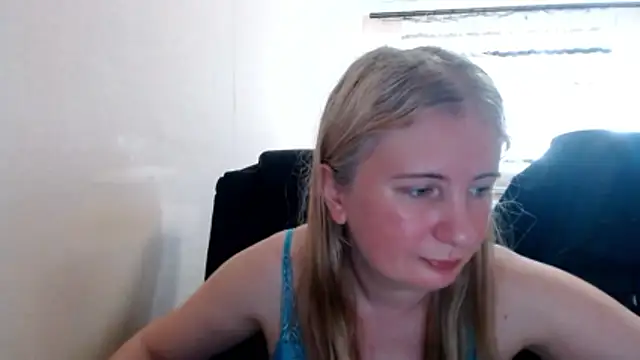 Snapshot of PeterAndJen chatting on June 22, 2026, 4:59 pm PeterAndJen online show from June 22, 2026, 4:59 pm