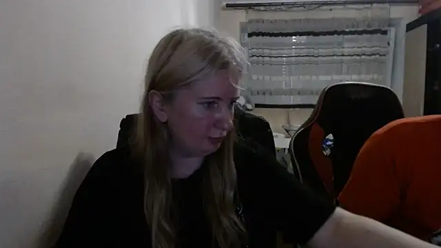 Snapshot of PeterAndJen chatting on June 7, 2026, 7:30 pm PeterAndJen online show from June 7, 2026, 7:30 pm
