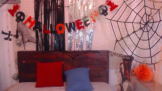 Snapshot of NikkieMilky chatting on October 29, 2025, 2:10 am NikkieMilky online show from October 29, 2025, 2:10 am