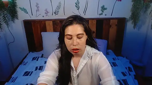 NikkieMilky online show from May 7, 2026, 4:50 am