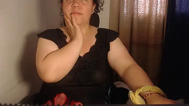 agathamiller01 online show from June 18, 2026, 12:32 pm