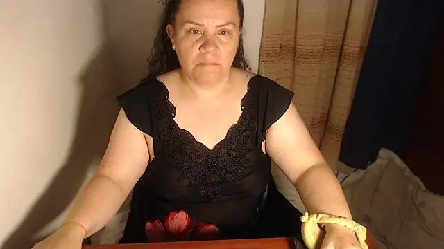 agathamiller01 online show from February 6, 2026, 10:55 am