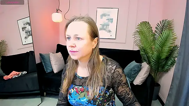 Snapshot of GabrielGold chatting on November 27, 2025, 8:42 pm GabrielGold online show from November 27, 2025, 8:42 pm